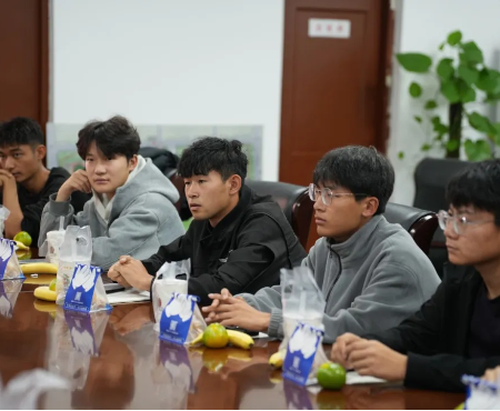 新生融新境 专业启新程，学子与校领导共话成长