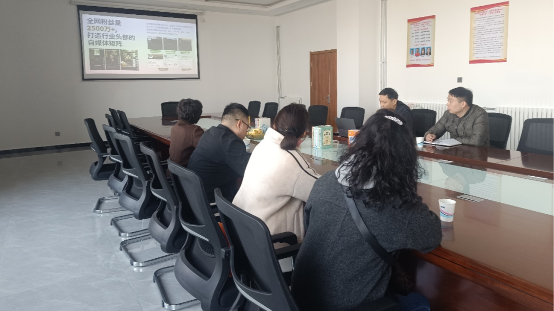      此次调研标志着商贸物流学院电子商务专业在校企协同育人方面迈出关键一步。未来，磨铁集团将到学校进一步考察，逐步推进直播与短视频运营项目，共同培养电商专业人才，助力新区经济的高质量发展。